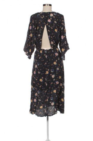 Šaty  Pull&Bear, Velikost M, Barva Vícebarevné, Cena  366,00 Kč