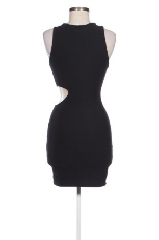 Рокля Pull&Bear, Размер S, Цвят Черен, Цена 58,14 лв.