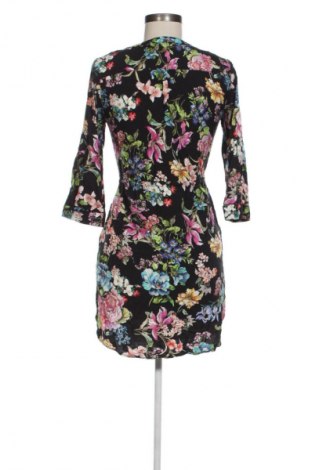 Рокля Reserved, Размер M, Цвят Многоцветен, Цена 29,00 лв.