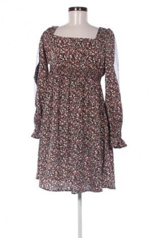 Рокля SHEIN, Размер M, Цвят Многоцветен, Цена 30,40 лв.