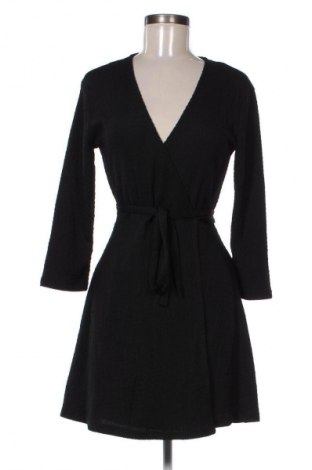 Sukienka Stradivarius, Rozmiar L, Kolor Czarny, Cena 105,70 zł