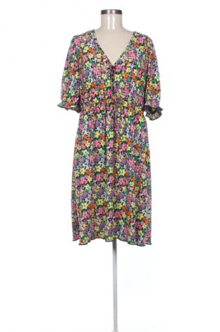 Sukienka Trendyol, Rozmiar 3XL, Kolor Kolorowy, Cena 110,34 zł