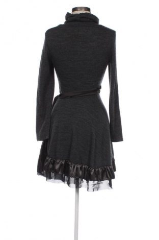 Рокля Unbranded, Размер M, Цвят Сив, Цена 29,33 лв.