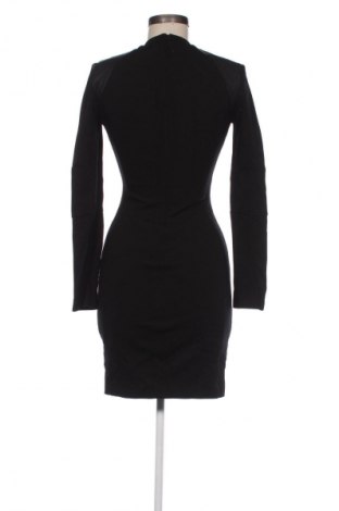 Рокля Versace Jeans, Размер XS, Цвят Черен, Цена 137,99 лв.