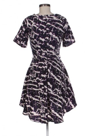 Kleid Yumi, Größe M, Farbe Mehrfarbig, Preis 18,99 €