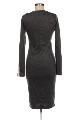 Rochie Zara, Mărime M, Culoare Gri, Preț 92,99 Lei