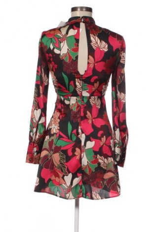 Рокля Zara, Размер XS, Цвят Многоцветен, Цена 61,94 лв.