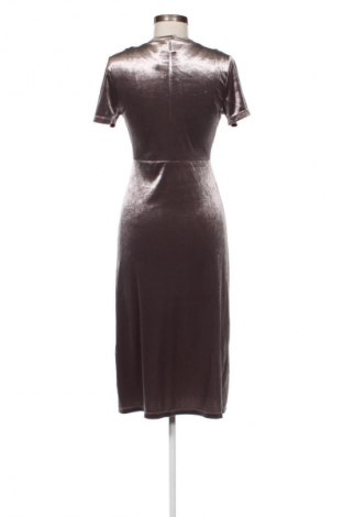 Рокля Zara, Размер L, Цвят Сив, Цена 33,82 лв.