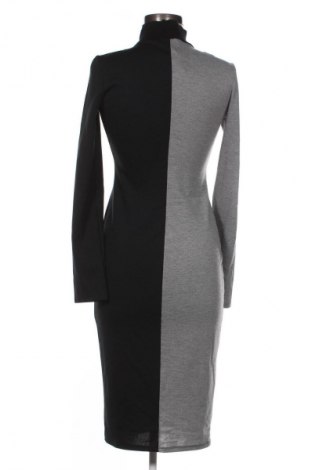 Kleid Zara, Größe M, Farbe Mehrfarbig, Preis 25,99 €