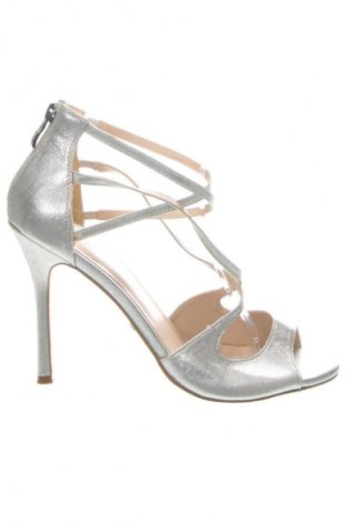 Sandały Tata, Rozmiar 40, Kolor Srebrzysty, Cena 168,16 zł
