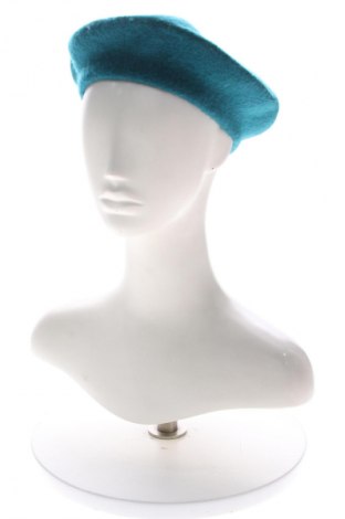 Шапка Urban Outfitters, Цвят Зелен, Цена 46,00 лв.