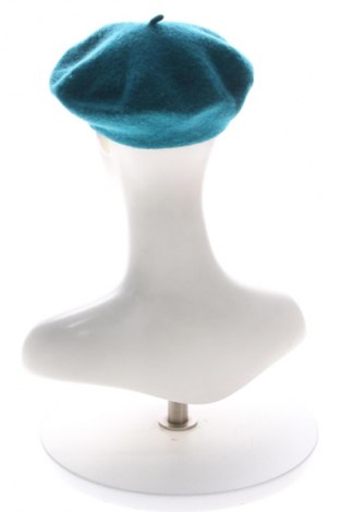 Шапка Urban Outfitters, Цвят Зелен, Цена 46,00 лв.