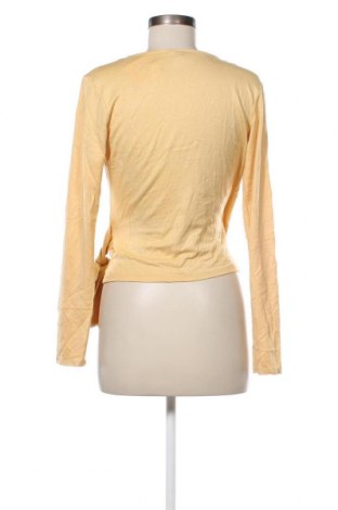 Γυναικεία μπλούζα Gina Tricot, Μέγεθος M, Χρώμα Κίτρινο, Τιμή 9,28 €