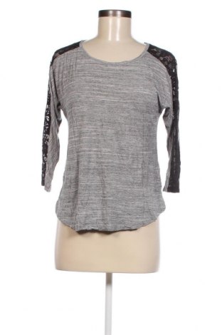 Γυναικεία μπλούζα Gina Tricot, Μέγεθος S, Χρώμα Πολύχρωμο, Τιμή 1,95 €