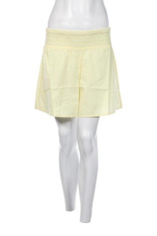 Γυναικείο κοντό παντελόνι ASOS, Μέγεθος S, Χρώμα Κίτρινο, Τιμή 5,94 €