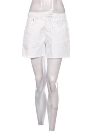 Γυναικείο κοντό παντελόνι RAERE by Lorena Rae, Μέγεθος M, Χρώμα Λευκό, Τιμή 13,15 €
