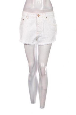 Дамски къс панталон BDG, Размер M, Цвят Бял, Цена 10,80 лв.