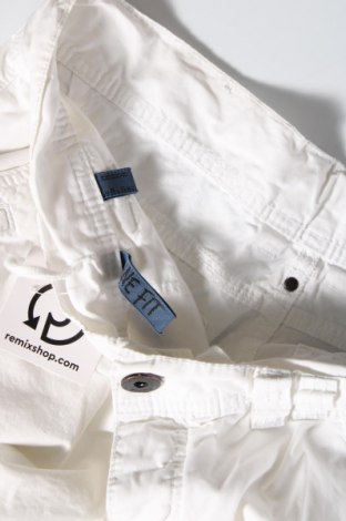 Дамски къс панталон Esprit, Размер M, Цвят Бял, Цена 13,20 лв.