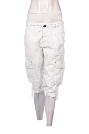 Γυναικείο κοντό παντελόνι Esprit, Μέγεθος M, Χρώμα Λευκό, Τιμή 2,82 €