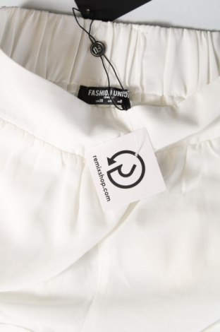 Дамски къс панталон Fashion Union, Размер S, Цвят Бял, Цена 7,92 лв.