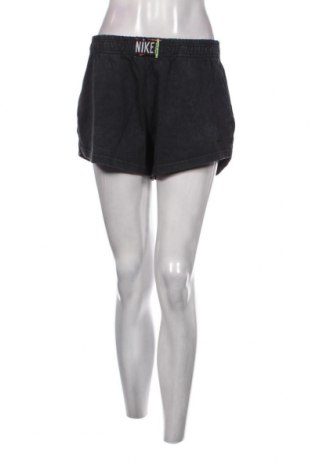 Γυναικείο κοντό παντελόνι Nike, Μέγεθος S, Χρώμα Μπλέ, Τιμή 12,25 €