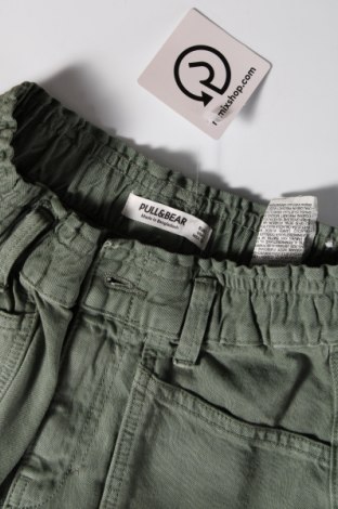 Pantaloni scurți de femei Pull&Bear, Mărime S, Culoare Verde, Preț 101,97 Lei