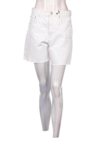 Damen Shorts Pull&Bear, Größe M, Farbe Weiß, Preis 6,23 €