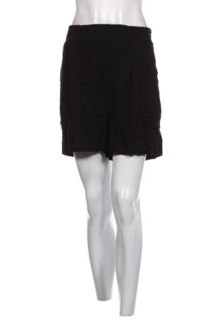 Дамски къс панталон Q/S by S.Oliver, Размер XL, Цвят Черен, Цена 13,68 лв.