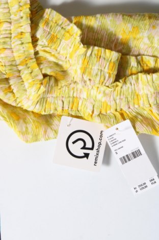 Γυναικείο κοντό παντελόνι Urban Outfitters, Μέγεθος S, Χρώμα Πολύχρωμο, Τιμή 3,34 €