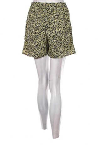 Γυναικείο κοντό παντελόνι Wednesday's Girl, Μέγεθος S, Χρώμα Πολύχρωμο, Τιμή 37,11 €