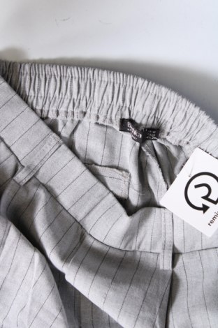 Γυναικείο παντελόνι Bershka, Μέγεθος M, Χρώμα Γκρί, Τιμή 2,15 €