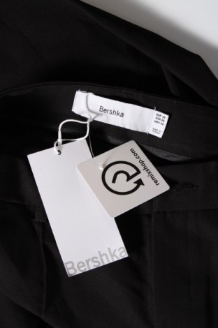 Pantaloni de femei Bershka, Mărime M, Culoare Negru, Preț 30,26 Lei