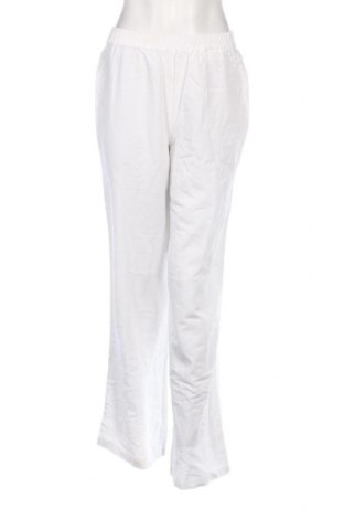 Дамски панталон Pieces, Размер S, Цвят Бял, Цена 30,24 лв.