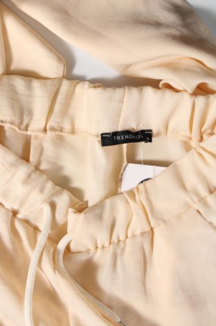Γυναικείο παντελόνι Trendyol, Μέγεθος M, Χρώμα Εκρού, Τιμή 8,07 €