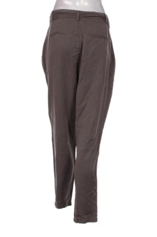 Дамски панталон Vero Moda, Размер XL, Цвят Бежов, Цена 13,50 лв.