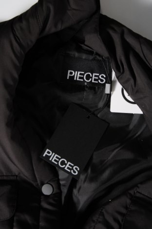 Γυναικείο μπουφάν Pieces, Μέγεθος S, Χρώμα Μαύρο, Τιμή 18,18 €