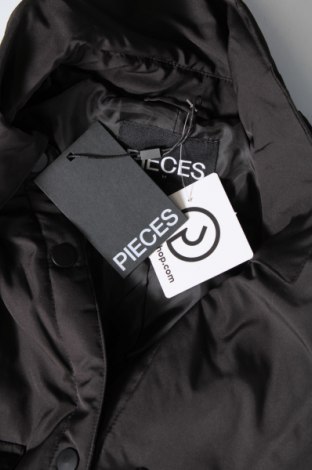 Γυναικείο μπουφάν Pieces, Μέγεθος M, Χρώμα Μαύρο, Τιμή 14,37 €