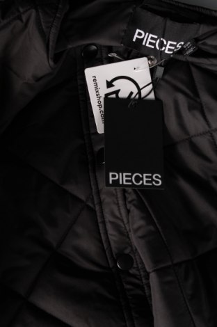 Γυναικείο μπουφάν Pieces, Μέγεθος L, Χρώμα Μαύρο, Τιμή 42,27 €