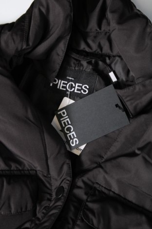 Γυναικείο μπουφάν Pieces, Μέγεθος XS, Χρώμα Μαύρο, Τιμή 18,18 €
