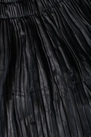 Kožená sukně , Velikost S, Barva Černá, Cena  51,00 Kč