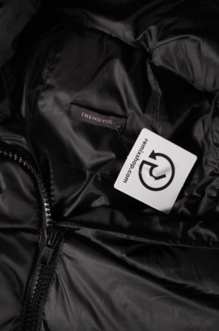 Ανδρικό μπουφάν Trendyol, Μέγεθος XS, Χρώμα Μαύρο, Τιμή 7,90 €