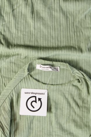 Damen Shirt Stradivarius, Größe M, Farbe Grün, Preis € 13,49