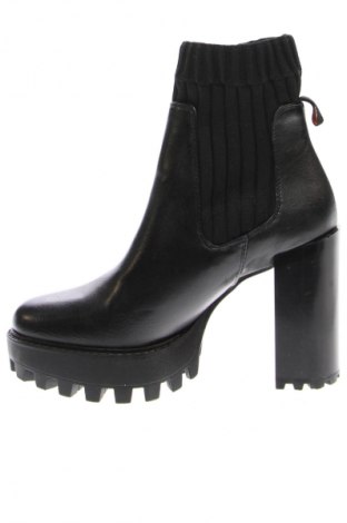 Damen Stiefeletten Bershka, Größe 35, Farbe Schwarz, Preis € 22,00