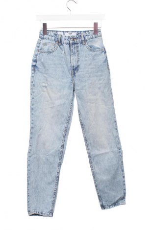 Damskie jeansy Bershka, Rozmiar XS, Kolor Niebieski, Cena 92,99 zł