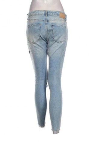 Damskie jeansy Bershka, Rozmiar M, Kolor Niebieski, Cena 46,99 zł