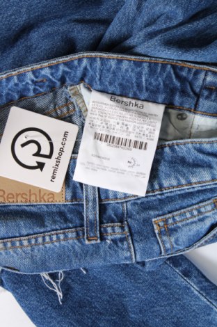 Дамски дънки Bershka, Размер M, Цвят Син, Цена 29,49 лв.