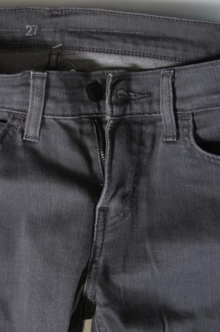 Γυναικείο Τζίν Levi's, Μέγεθος S, Χρώμα Γκρί, Τιμή 18,99 €