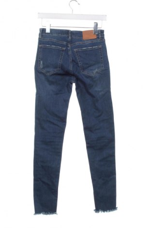 Damskie jeansy Pull&Bear, Rozmiar M, Kolor Niebieski, Cena 92,99 zł