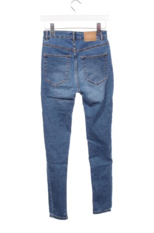 Damskie jeansy Pull&Bear, Rozmiar M, Kolor Niebieski, Cena 46,99 zł