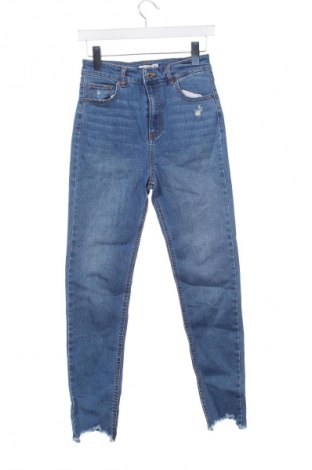 Damskie jeansy Pull&Bear, Rozmiar S, Kolor Niebieski, Cena 92,99 zł